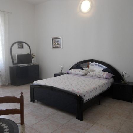 Guest House Efisio Alghero Bagian luar foto