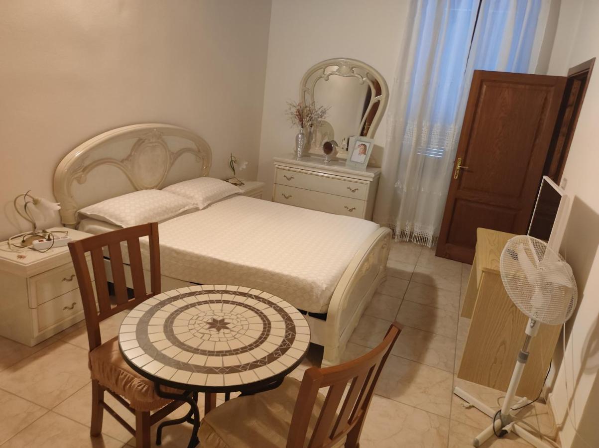 Guest House Efisio Alghero Bagian luar foto