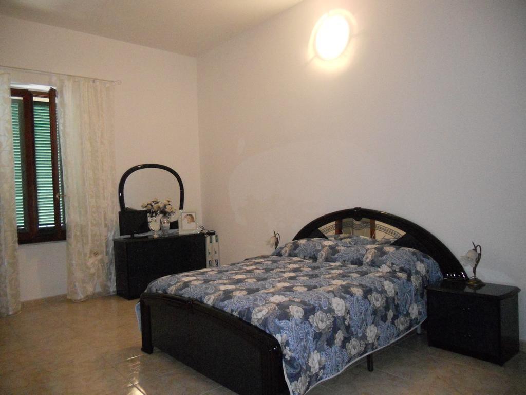 Guest House Efisio Alghero Bagian luar foto